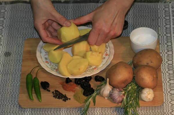 Пятый шаг: готовим картофель - Sputnik Беларусь