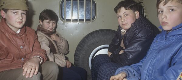 Подростки в машине детского приемника-распределителя. Архивное фото - Sputnik Беларусь