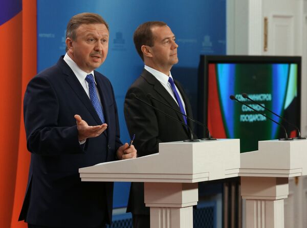Председатель правительства РФ Дмитрий Медведев и премьер-министр Беларуси Андрей Кобяков - Sputnik Беларусь