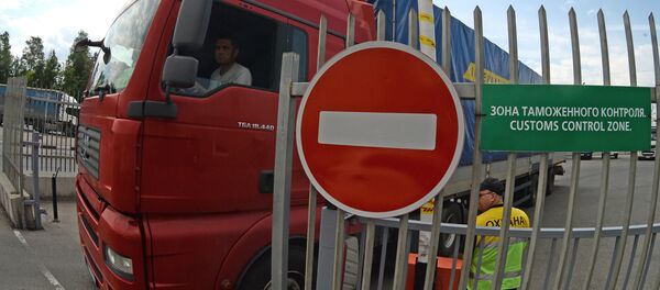 Фура на мытні, архіўнае фота Фура на мытні, архіўнае фота - Sputnik Беларусь