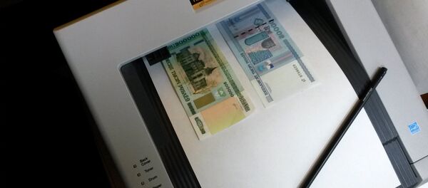 Белорусские деньги на принтере - Sputnik Беларусь