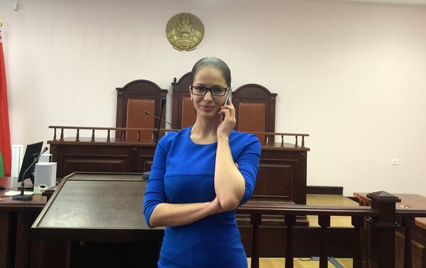 Илона Геращенко перед началом  заседания суда по ее иску о защите чести и достоинства - Sputnik Беларусь