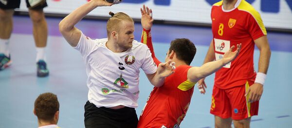 Игрок сборной Беларуси по гандболу Алексей Хадкевич (в центре) - Sputnik Беларусь