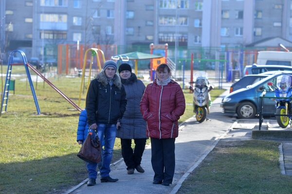 Жители Слуцка возле места трагедии - Sputnik Беларусь