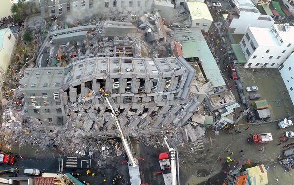 Здание, разрушенное землетрясением на Тайване - Sputnik Беларусь
