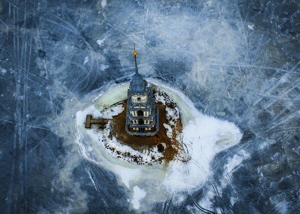 Затопленная водами Угличского водохранилища колокольня Никольского собора - Sputnik Беларусь