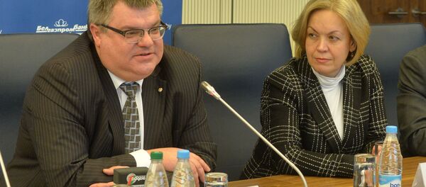 Председатель правления ОАО Белгазпромбанк Виктор Бабарико и заместитель министра иностранных дел Елена Купчина - Sputnik Беларусь