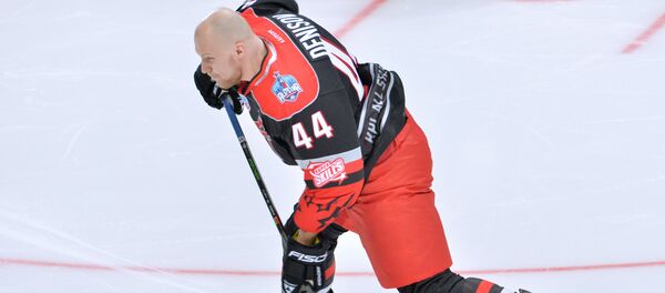 Белорусский хоккеист Владимир Денисов на Матче всех звезд КХЛ-2016 - Sputnik Беларусь