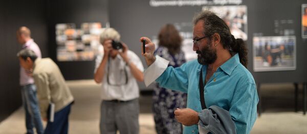 Наведвальнікі на адкрыцці фотавыставы пераможцаў і прызёраў Міжнароднага конкурса фотажурналістыкі імя Андрэя Сценіна ... каб ведалі у Маскве Наведвальнікі на адкрыцці фотавыставы пераможцаў і прызёраў Міжнароднага конкурса фотажурналістыкі імя Андрэя Сценіна ... каб ведалі у Маскве - Sputnik Беларусь