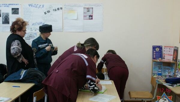 Медики работают в Ратичской школе - Sputnik Беларусь