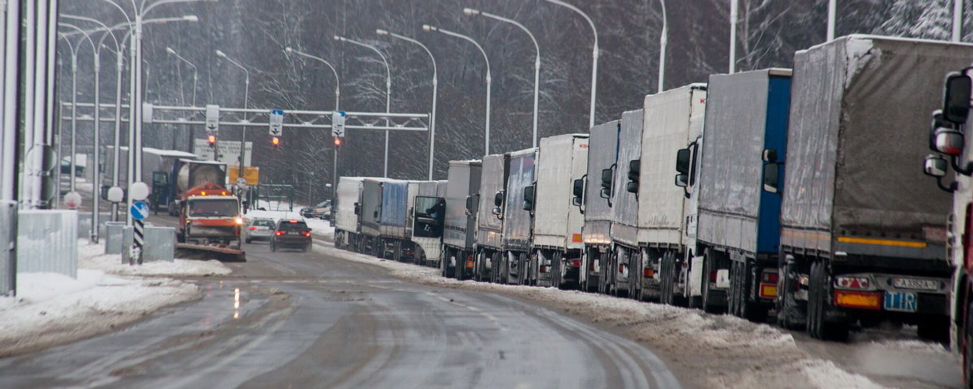 Фуры в очереди на КПП - Sputnik Беларусь, 1920, 07.02.2021