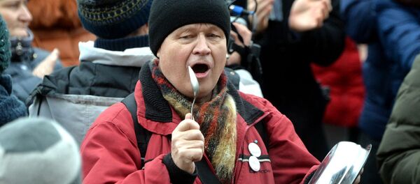 Участник несанкционированного митинга предпринимателей в Минске - Sputnik Беларусь