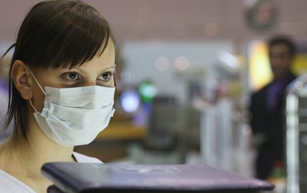 Женщина в медицинской маске, архивное фото - Sputnik Беларусь