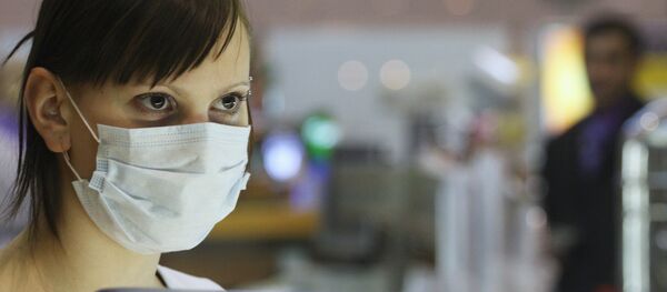 Женщина в медицинской маске, архивное фото - Sputnik Беларусь