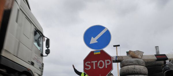 Украинские активисты блокируют движение российских фур во Львовской области - Sputnik Беларусь