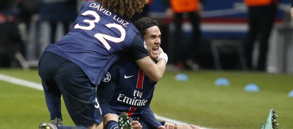 Автор победного гола в ворота Челси Эдисон Кавани (справа) - Sputnik Беларусь