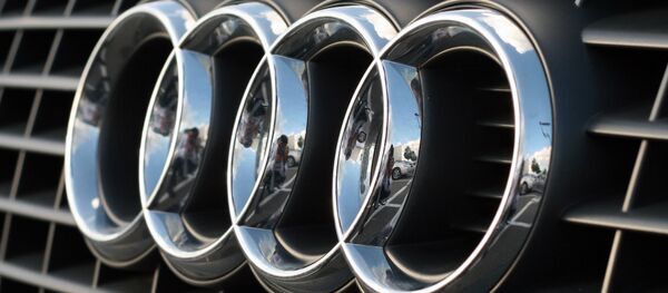 Знак на автомобиле Audi  - Sputnik Беларусь