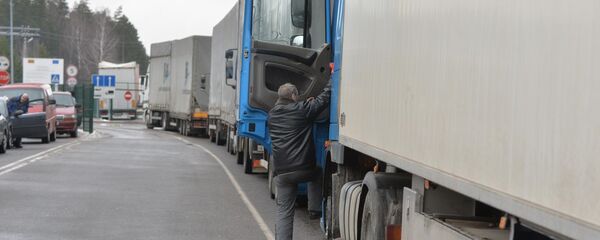 Очередь грузовиков на КПП Бенякони - Sputnik Беларусь