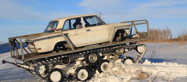 СПУТНИК_На Росомахе по сугробам: российский инженер превратил Жигули в вездеход СПУТНИК_На Росомахе по сугробам: российский инженер превратил Жигули в вездеход - Sputnik Беларусь