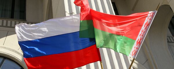 Дзяржаўныя сцягі Беларусі і Расіі Дзяржаўныя сцягі Беларусі і Расіі - Sputnik Беларусь