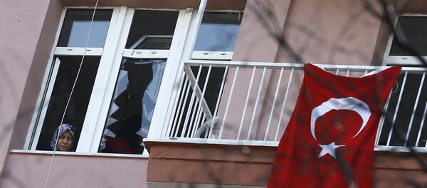 Турецкий флаг на доме возле которого произошел теракт - Sputnik Беларусь