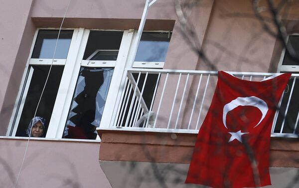 Турецкий флаг на доме возле которого произошел теракт - Sputnik Беларусь