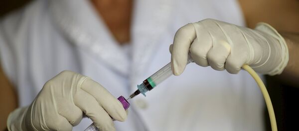 Медики оказывают помощь заболевшим - Sputnik Беларусь