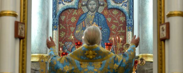 Митрополит Минский и Заславский Павел, Патриарший Экзарх всея Беларуси проводит богослужение в Свято-Духовом кафедральном соборе в честь прибытия икону с частицей Тернового венца Иисуса Христа. - Sputnik Беларусь