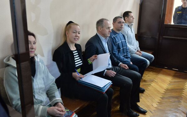 Обвиняемые по делу о коррупции на Витебской бройлерной птицефабрике, Анна Шарейко - вторая слева - Sputnik Беларусь