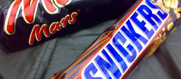 Батончики Mars и Snickers Батончики Mars и Snickers - Sputnik Беларусь