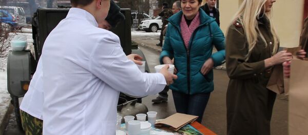 Каша за добросовестную езду: акция ГАИ прошла в Минске - Sputnik Беларусь