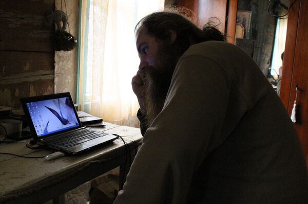 Для загрузки роликов в блог на Youtube Семен установил на крыше 3G-антенну - Sputnik Беларусь