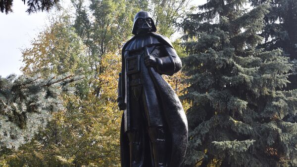 В Одессе памятник Ленину превратили в монумент Дарту Вейдеру - Sputnik Беларусь