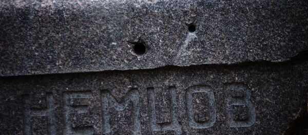 Памятник Борису Немцову открыли на Троекуровском кладбище - Sputnik Беларусь