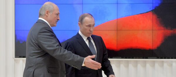 Президент Беларуси Александр Лукашенко и президент РФ Владимир Путин перед пресс-конференцией по итогам заседания ВГС - Sputnik Беларусь