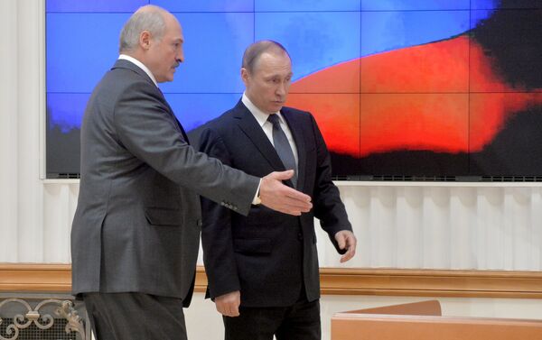 Президент Беларуси Александр Лукашенко и президент РФ Владимир Путин перед пресс-конференцией по итогам заседания ВГС - Sputnik Беларусь