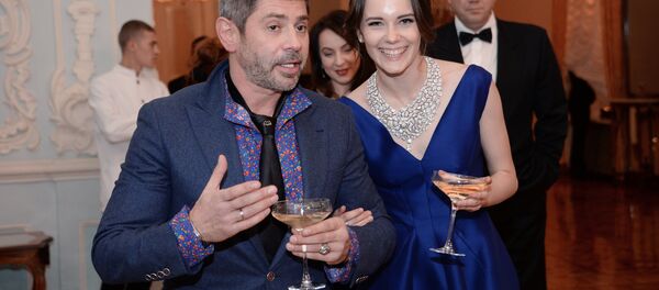 Актер Валерий Николаев с дочерью Дарьей Авратинской на Балу Дебютанток журнала Tatler - Sputnik Беларусь