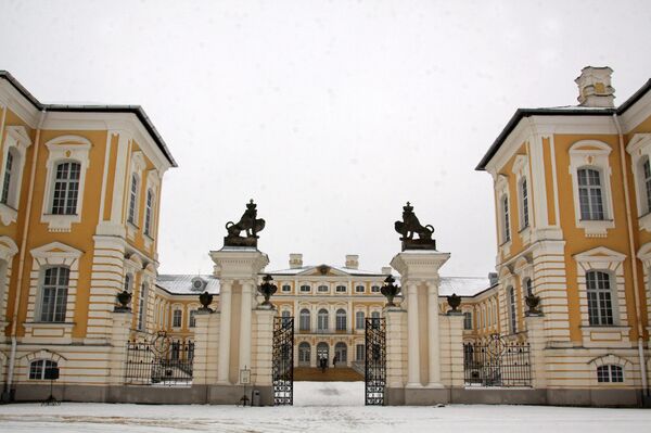 Парадный вход в Рундальский дворец Парадный вход в Рундальский дворец - Sputnik Беларусь