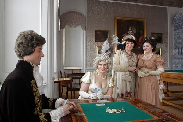 Комната, похожая на покои Безухова. В музее: аудиенц-кабинет герцога Комната, похожая на покои Безухова. В музее: аудиенц-кабинет герцога - Sputnik Беларусь