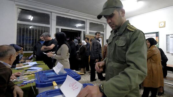 Иранцы голосуют на выборах в парламент - Sputnik Беларусь