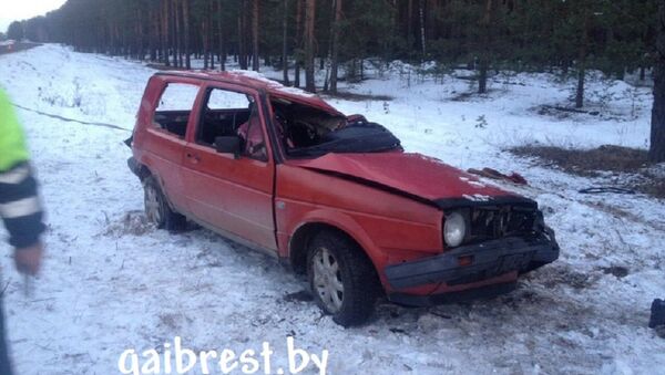 Разбитый в результате ДТП Volkswagen - Sputnik Беларусь