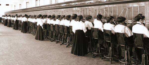 Женщины-телефонистки, 1914 год Женщины-телефонистки, 1914 год - Sputnik Беларусь