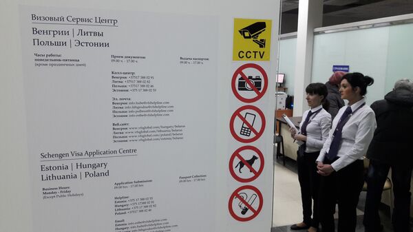 Сотрудницы визового центра в Бресте Сотрудницы визового центра в Бресте - Sputnik Беларусь