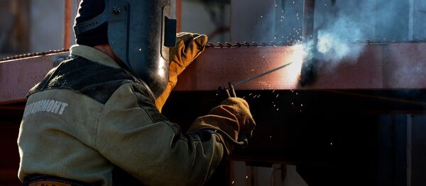 Рабочий во время строительства Рабочий во время строительства - Sputnik Беларусь