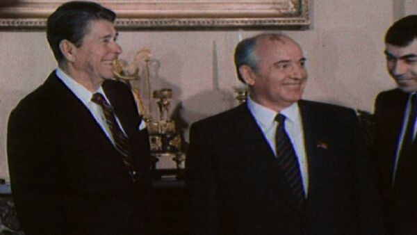 Спутник_Лидеры СССР и США Горбачев и Рейган на встрече в Женеве. Съемки 1985 года - Sputnik Беларусь