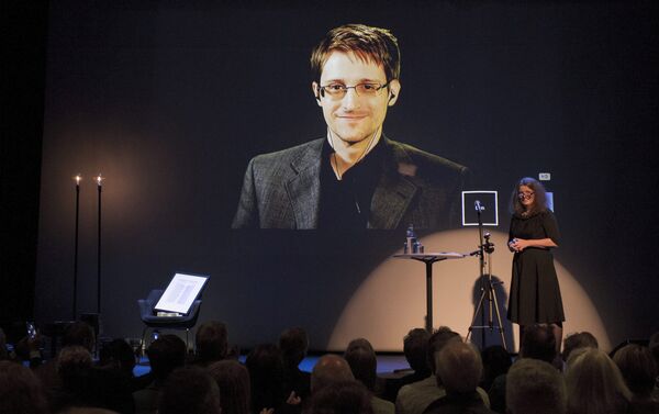 Эдварду Сноудену вручают премию писателя Бьернстьерне Бьернсона, 2015 год - Sputnik Беларусь