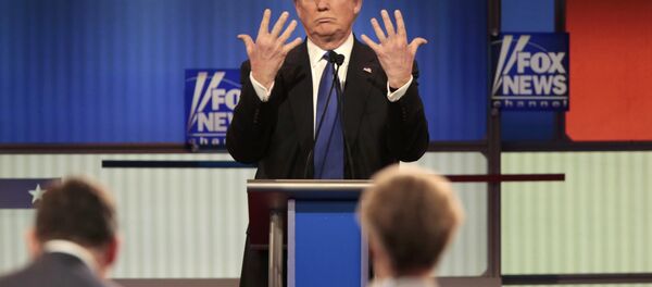 Дональд Трамп по время теледебатов - Sputnik Беларусь