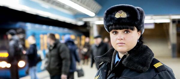 Сотрудница УВД по охране метрополитена - Sputnik Беларусь