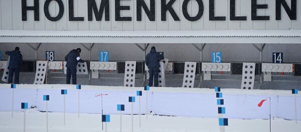 Обслуживающий персонал на биатлонном стрельбище в норвежском Холменколлене - Sputnik Беларусь