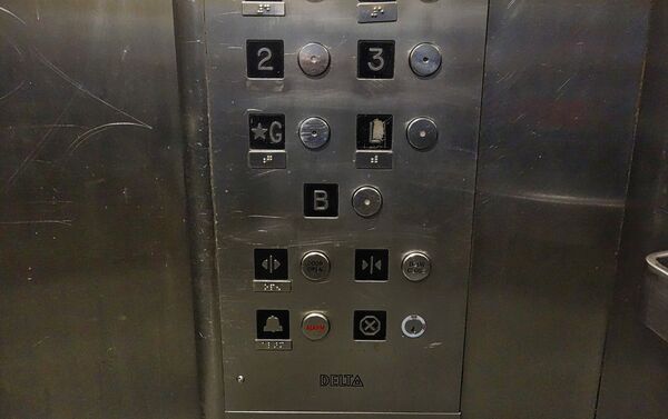 Кнопки в кабине лифта - Sputnik Беларусь